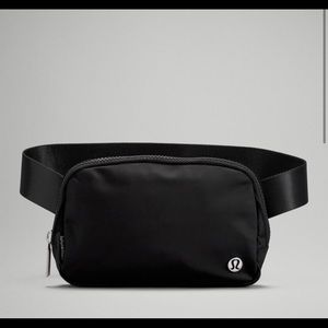Lululemon everywhere belt bag black